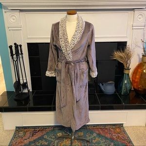 Carole Hochman robe. S/CH